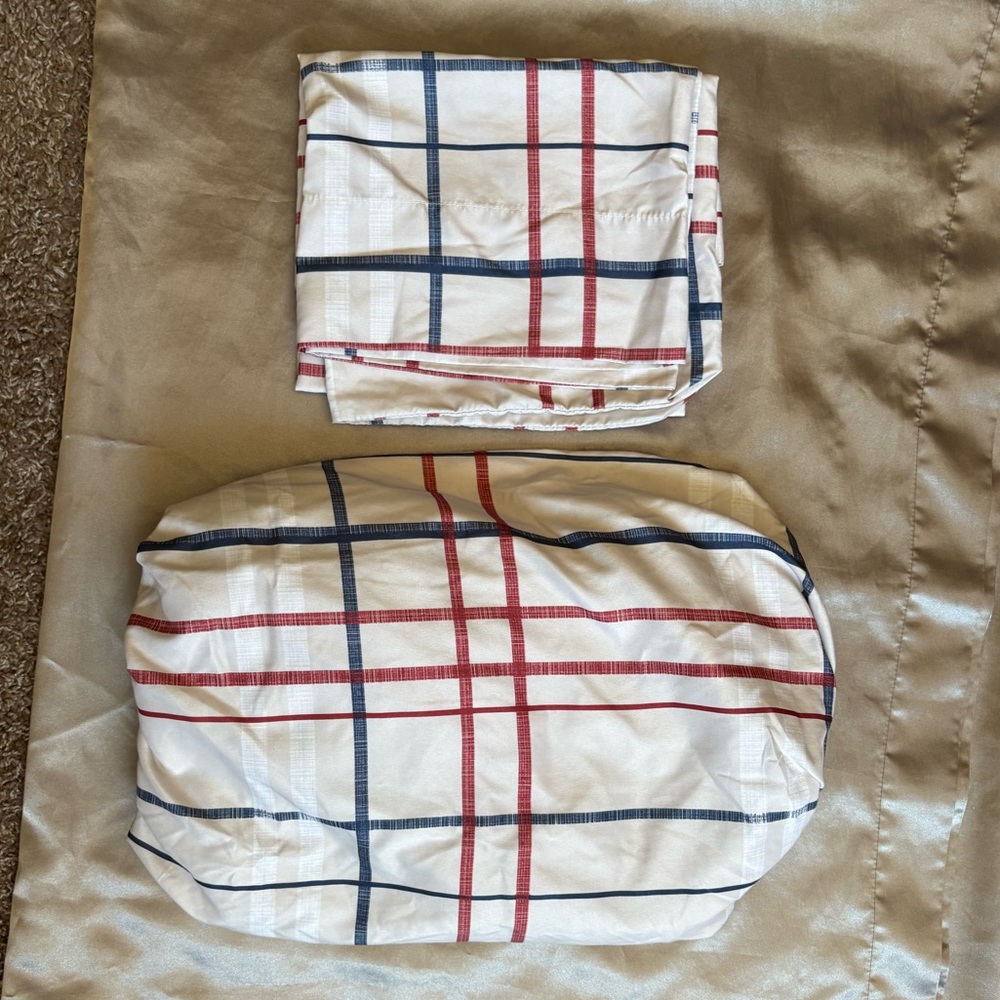London Fog fitted sheet & two pillowcases